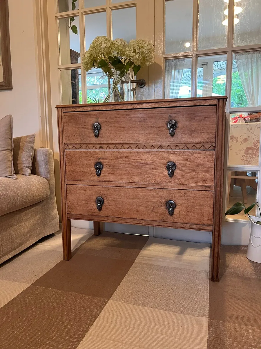 Antique oak chest of drawers - Image 1