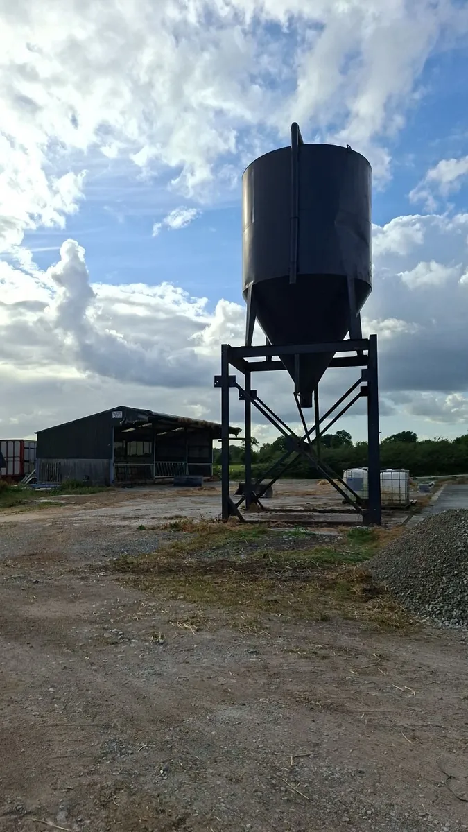 Meal bin - Image 1