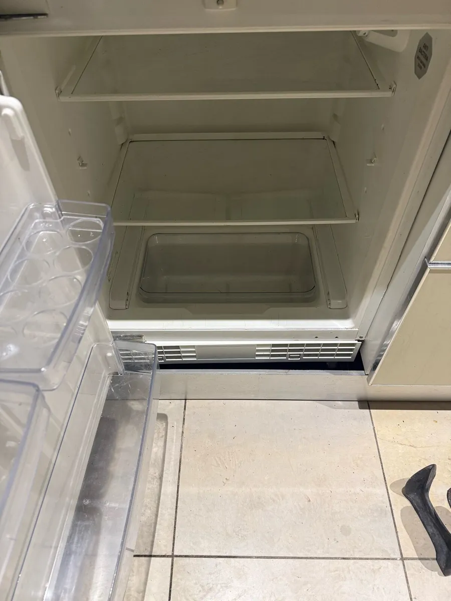 Neff Integrated Fridge - Image 3