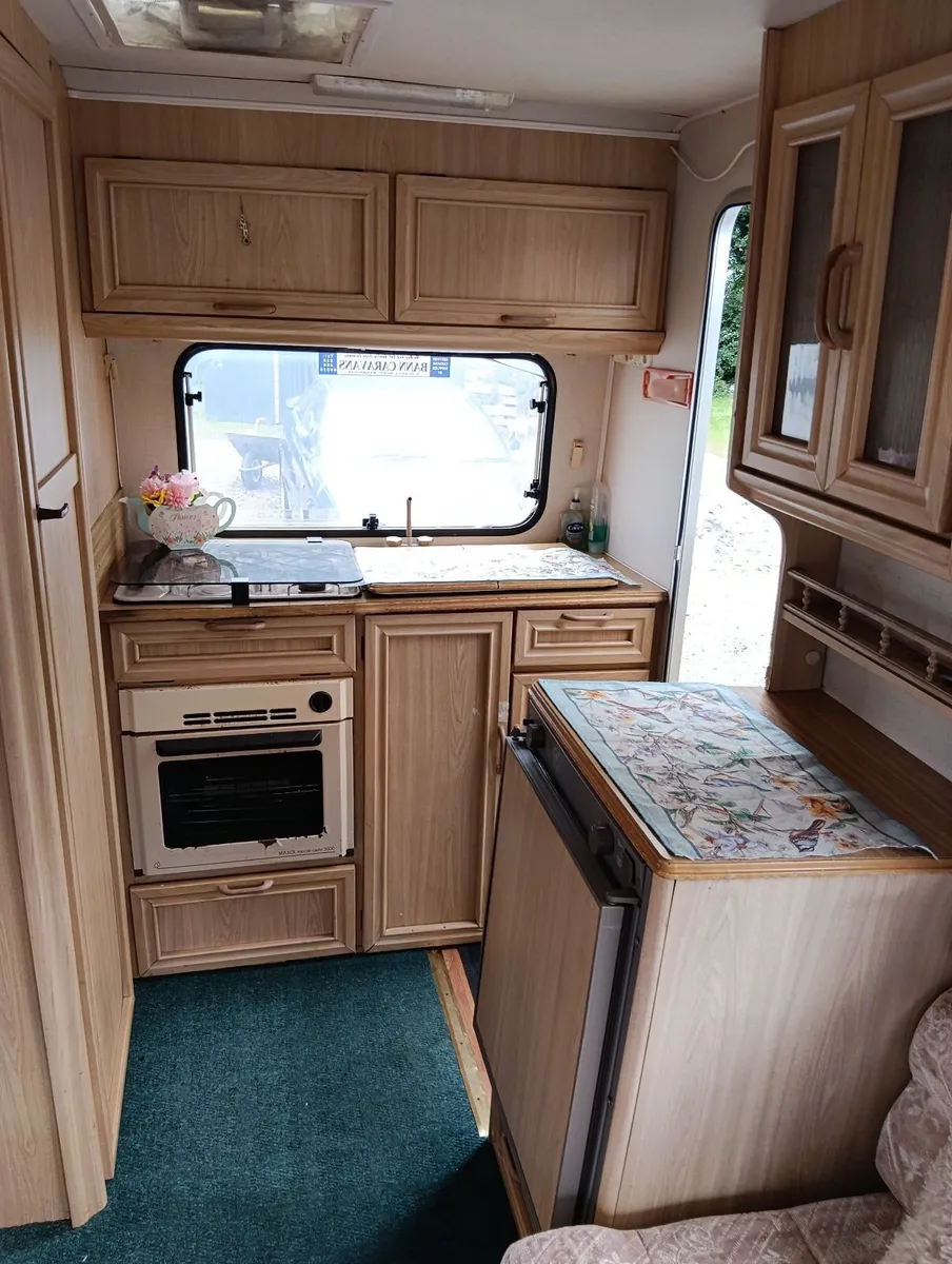 Caravan - Image 2