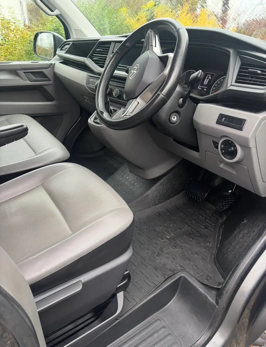 VW Transporter 150HP 2.0 LWB Auto - Image 3