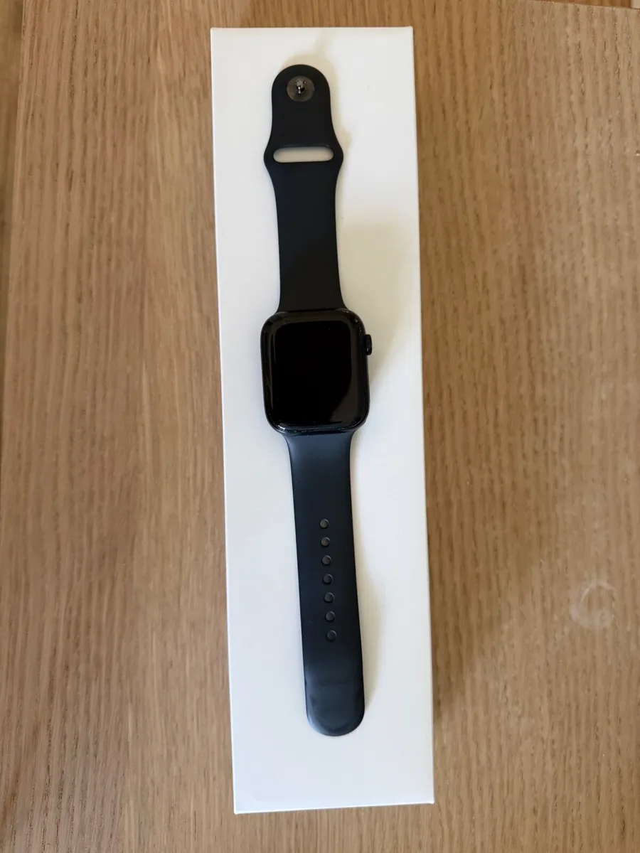 Apple Watch series 8 - Image 1