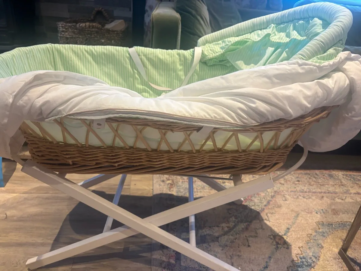 Moises basket with two beddings - Image 2