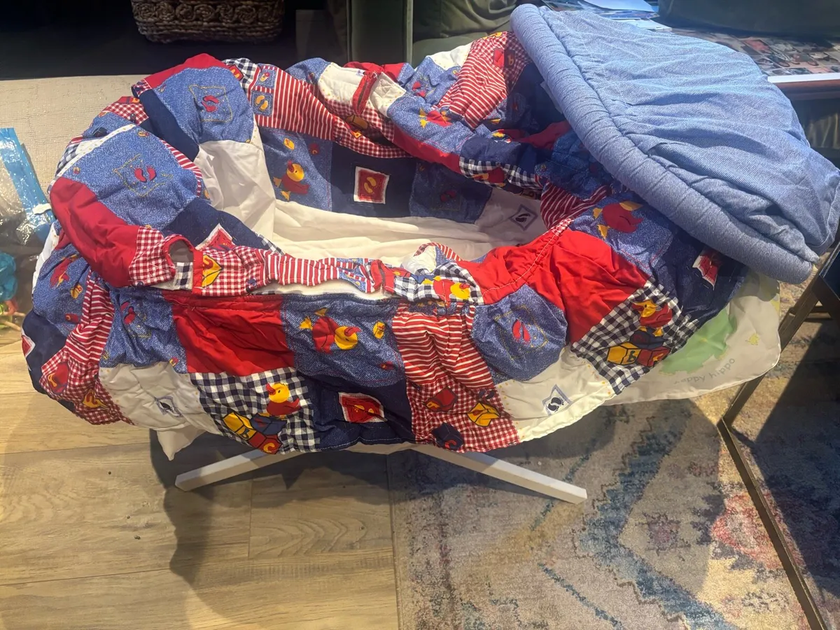 Moises basket with two beddings - Image 4