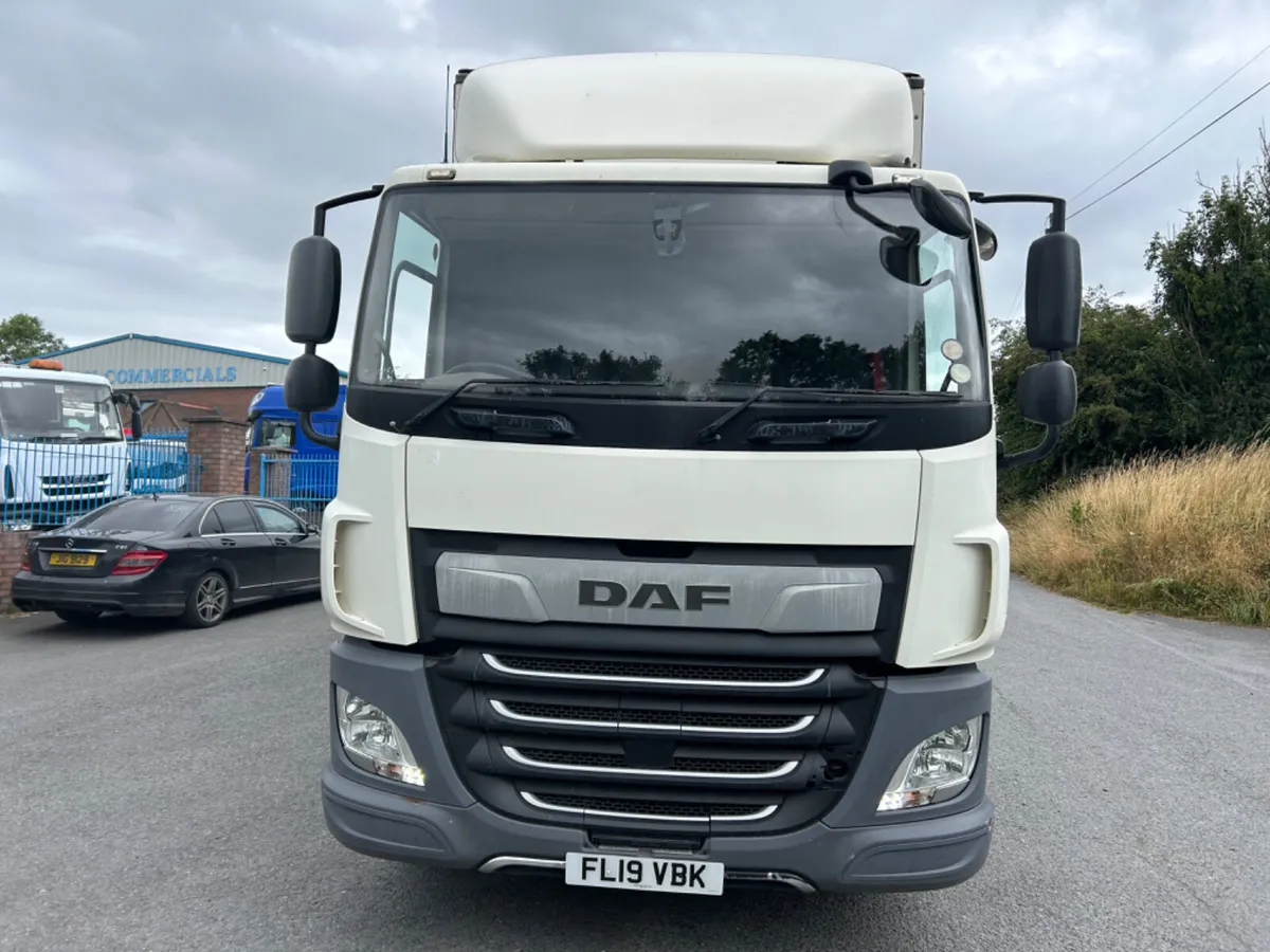 2019 Daf cf260 4x2 18 ton Curtainsider - Image 2