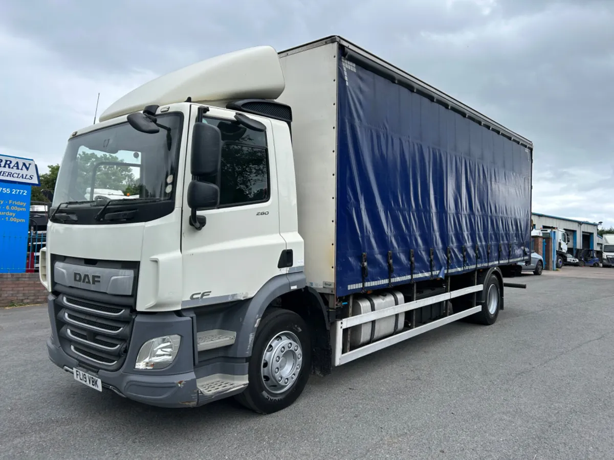 2019 Daf cf260 4x2 18 ton Curtainsider - Image 1