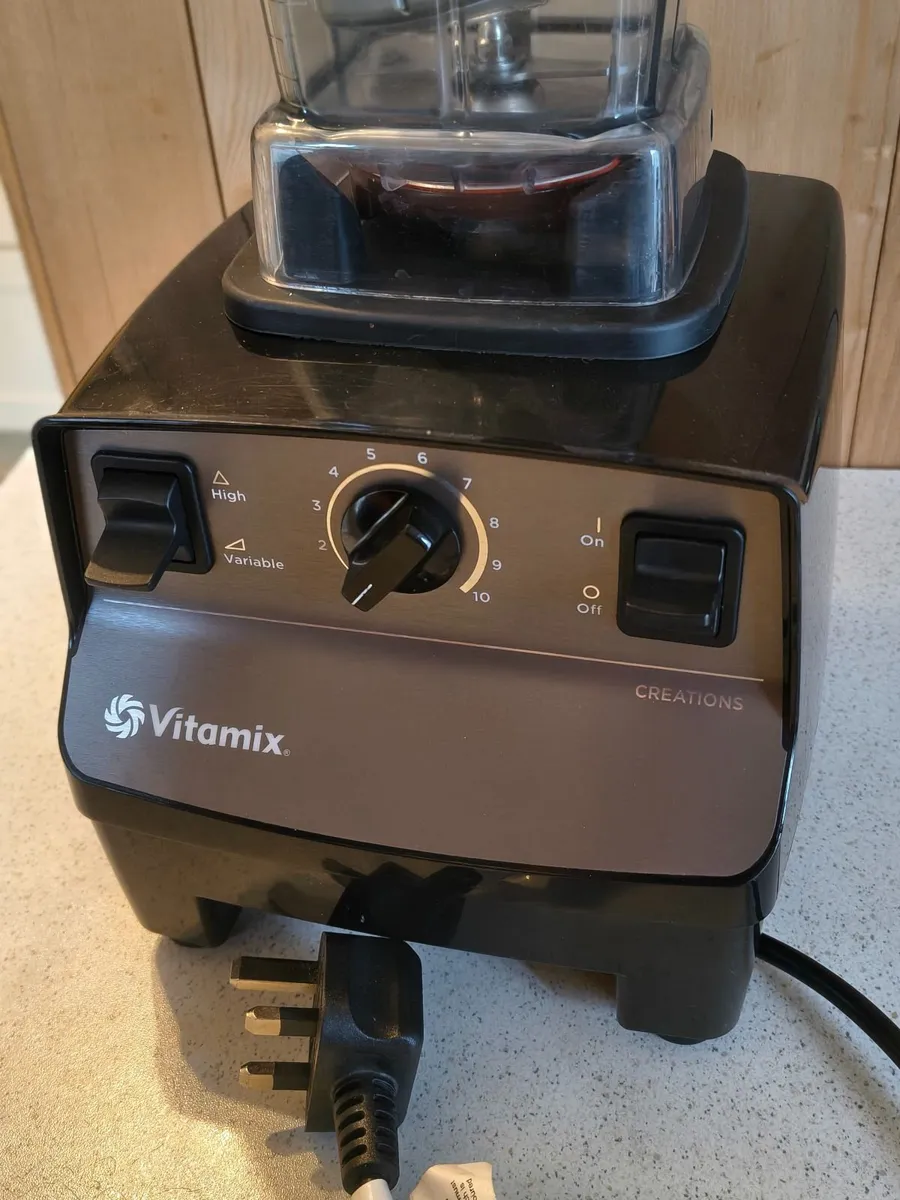 Vitamix VM0109 with 2 Jars! - Image 1