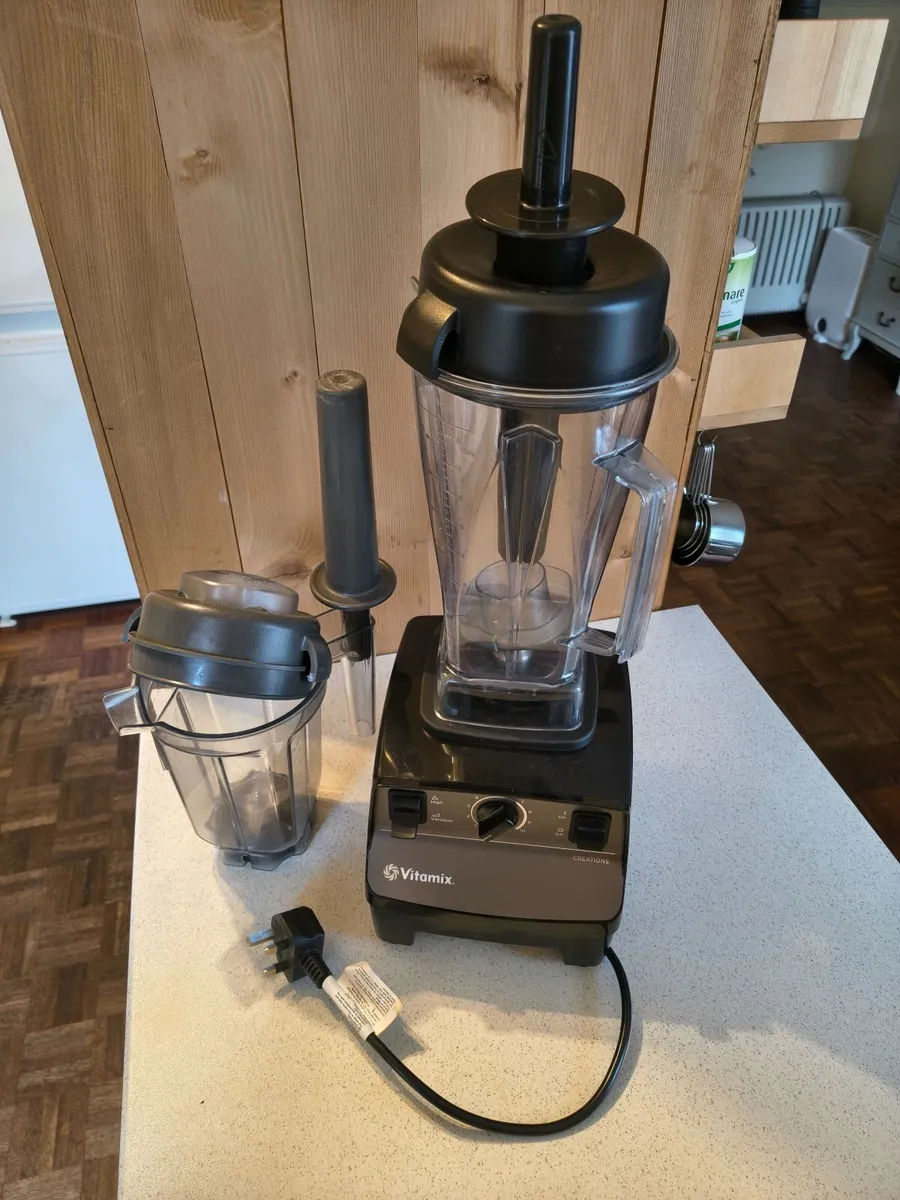 Vitamix VM0109 with 2 Jars! - Image 4