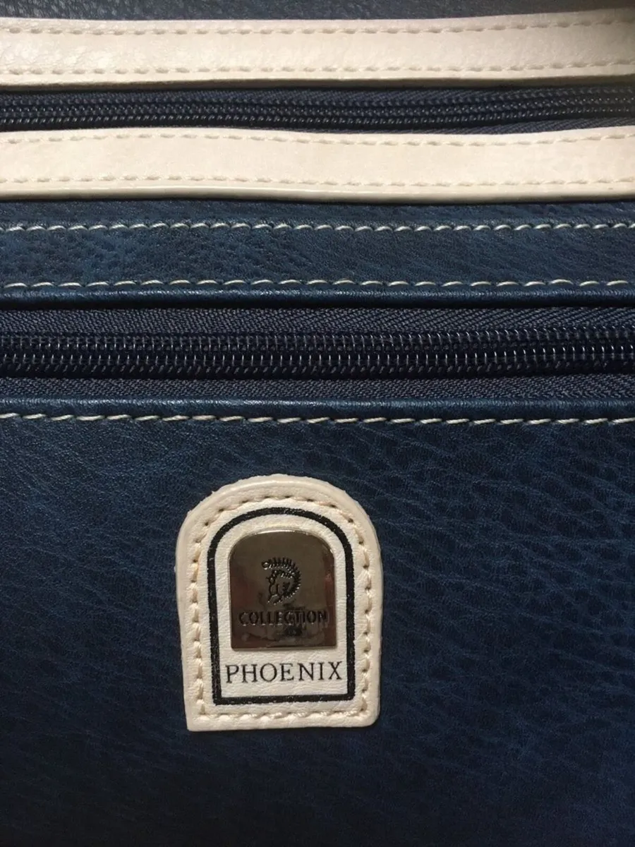 Beautiful Handbag with Adjustable Shoulder Strap - Image 4