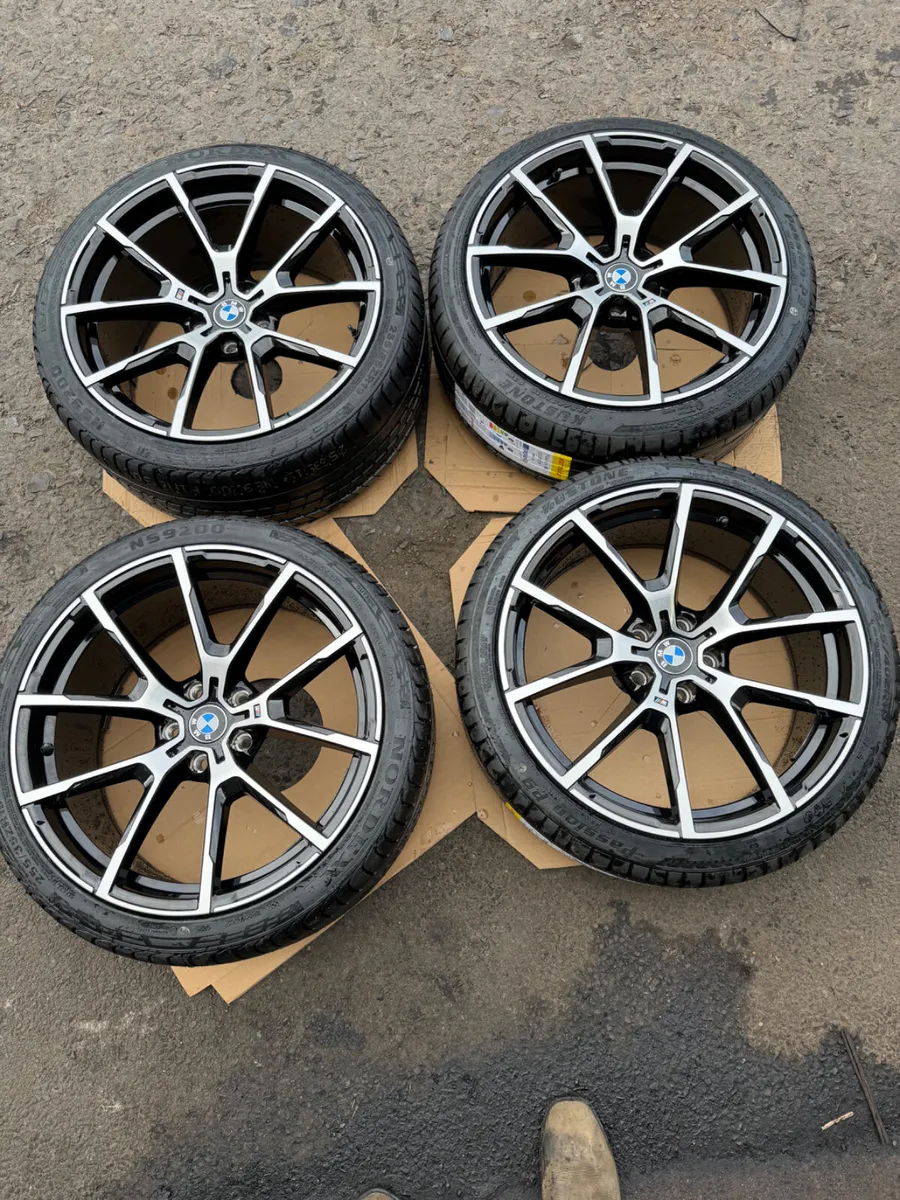 19inch BMW g20 3 series alloy wheels and tyres - Image 1