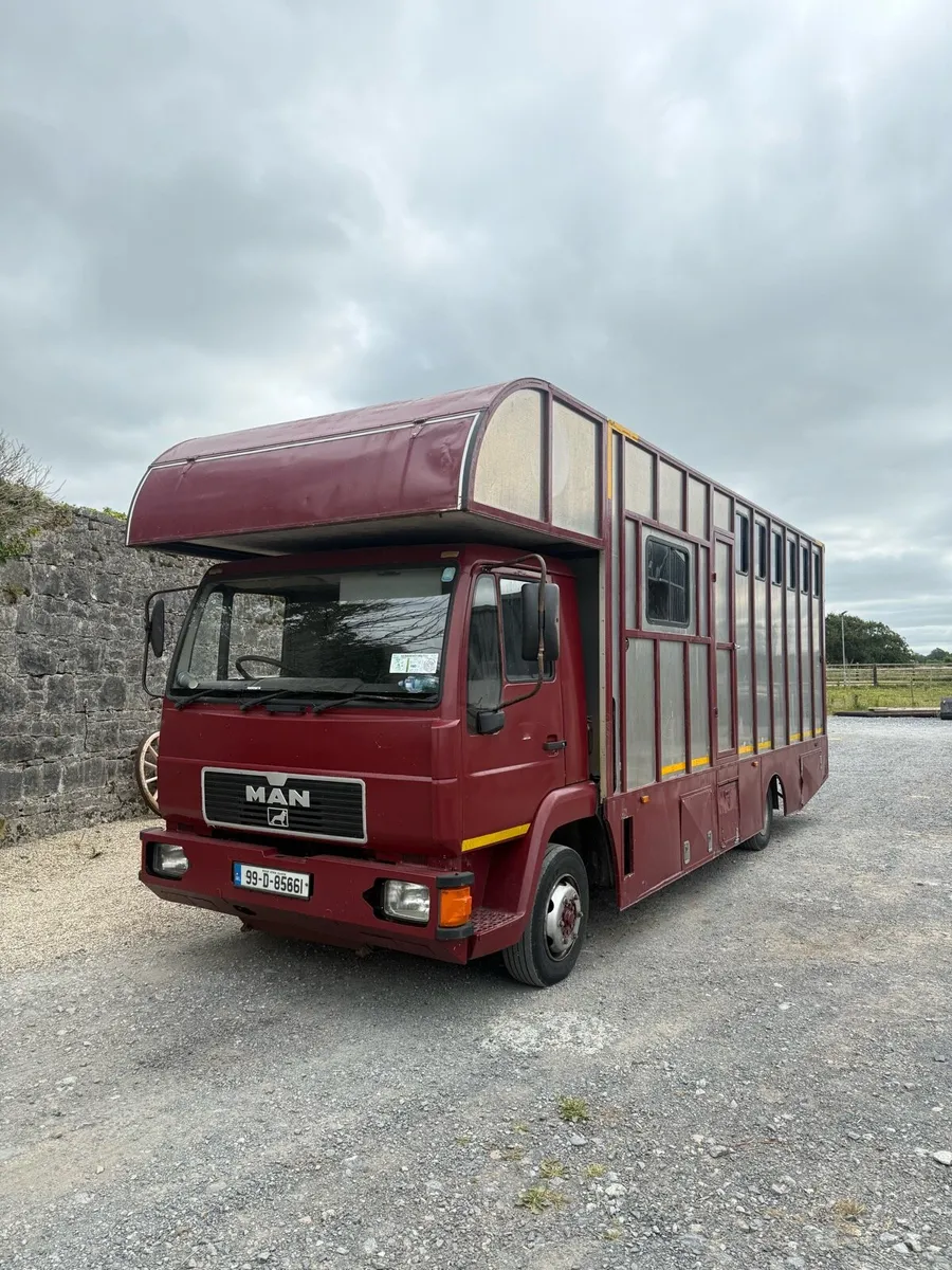 5stall horse truck - Image 1