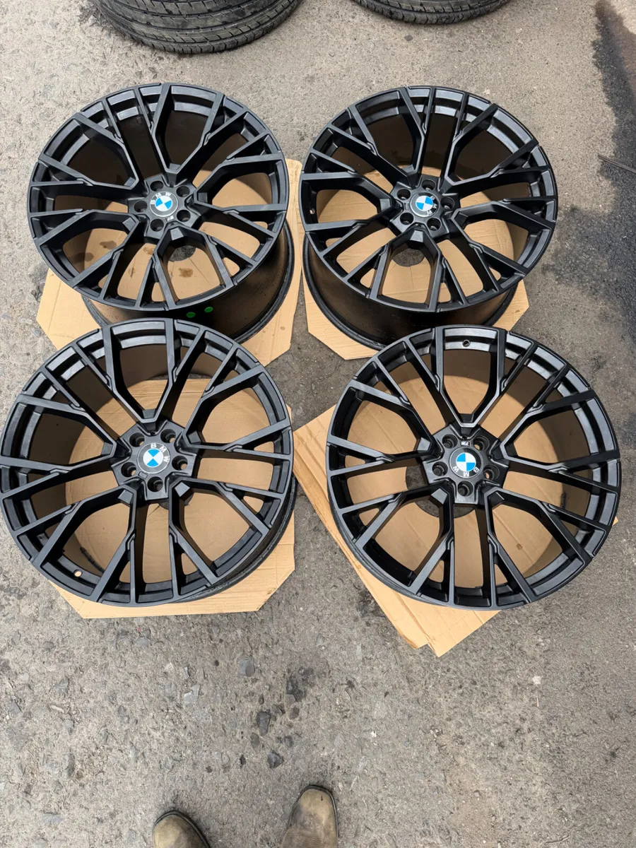 22inch BMW G05 style alloy wheels - Image 1