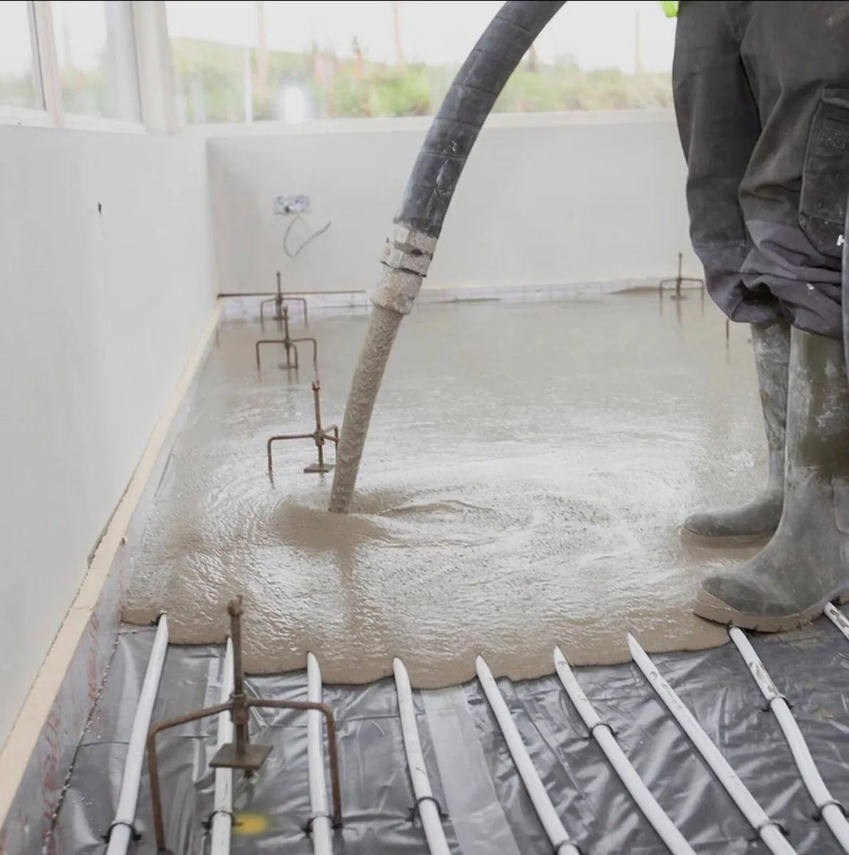 Liquid screed pump hire - Image 2