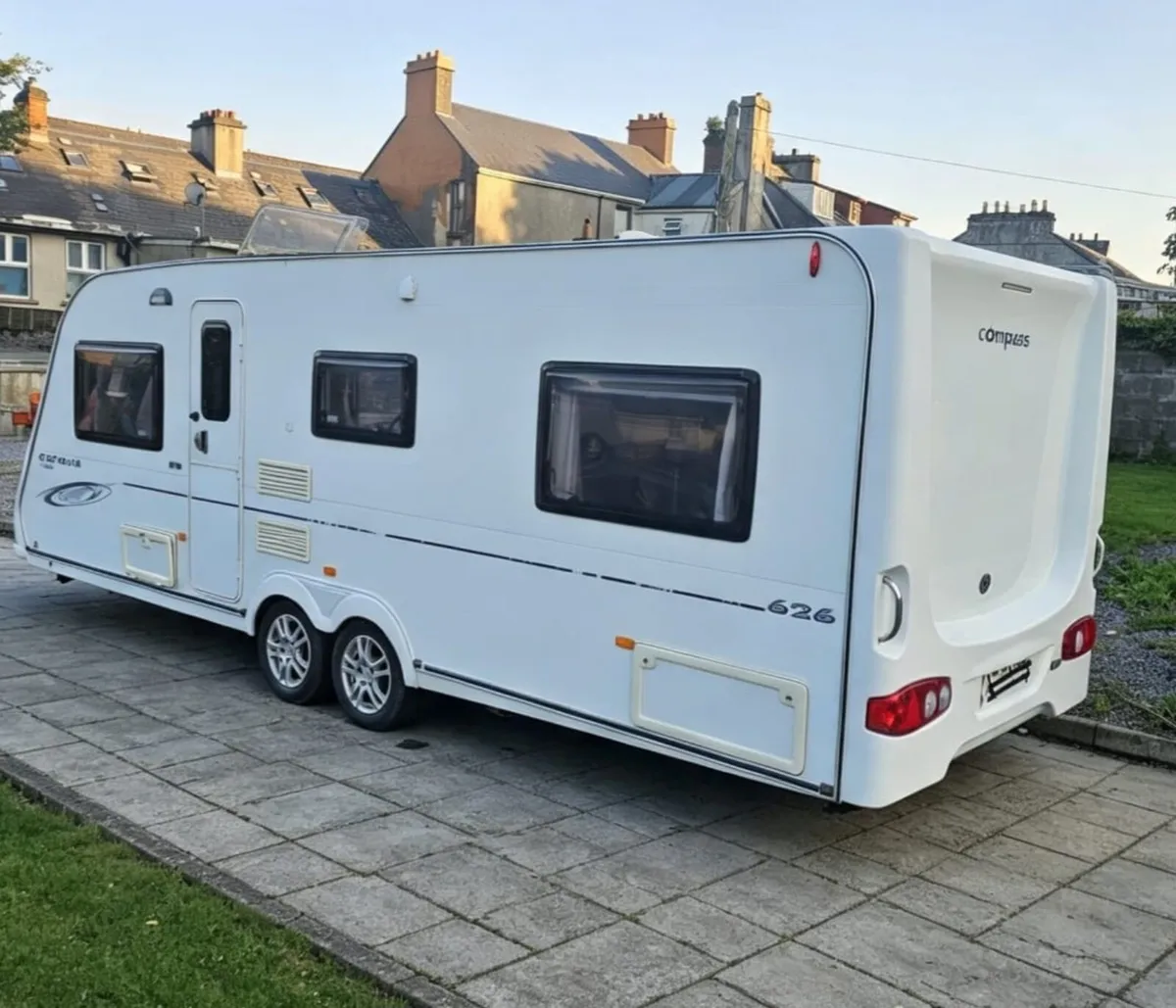 Compass corona 626 fixed bed - Image 1