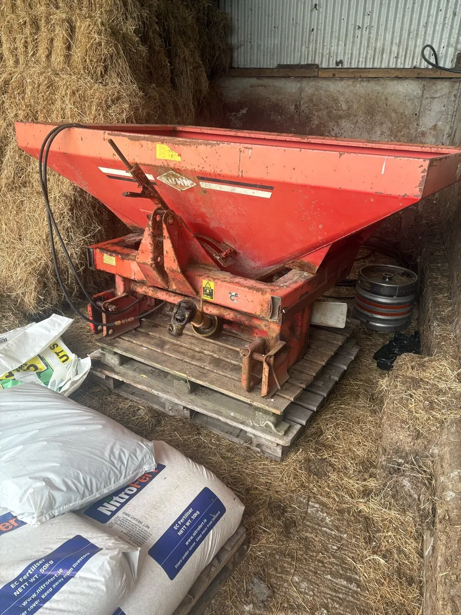 Twin Disc fertiliser spreader - Image 1