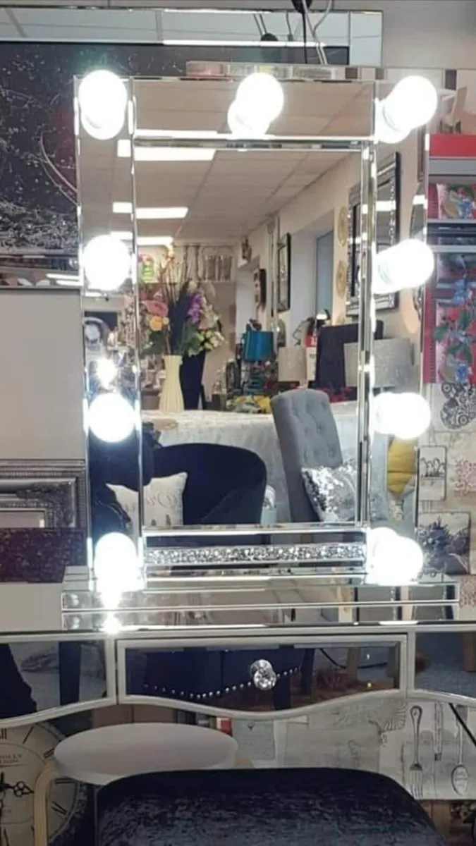 Vanity mirror