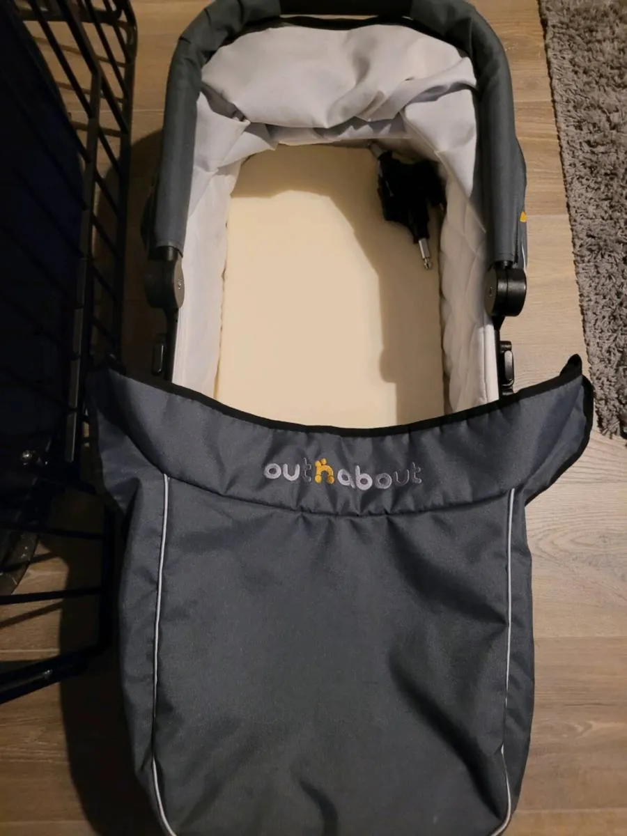 Outnabout pram base - Image 1