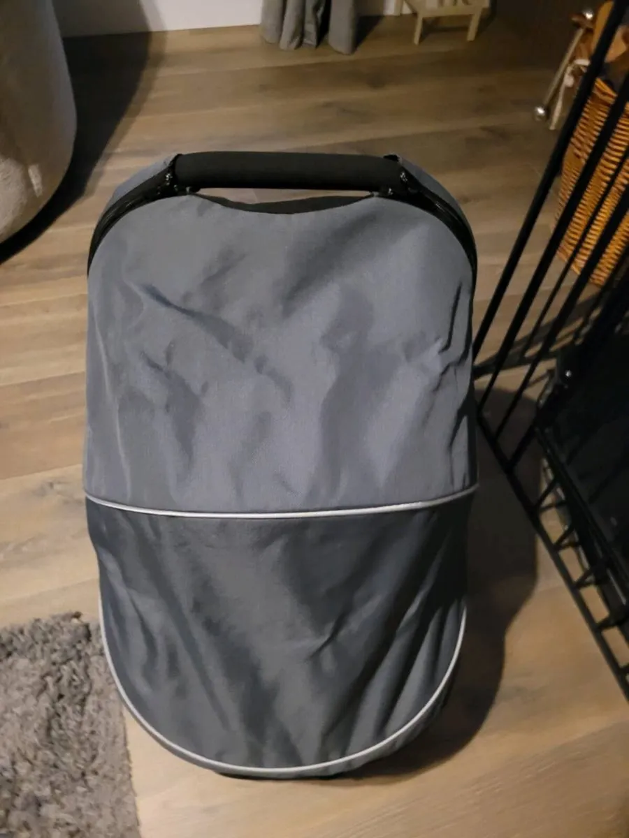 Outnabout pram base - Image 4