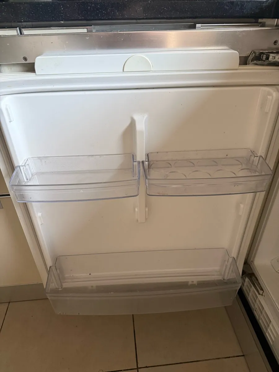 Neff Integrated Fridge - Image 2