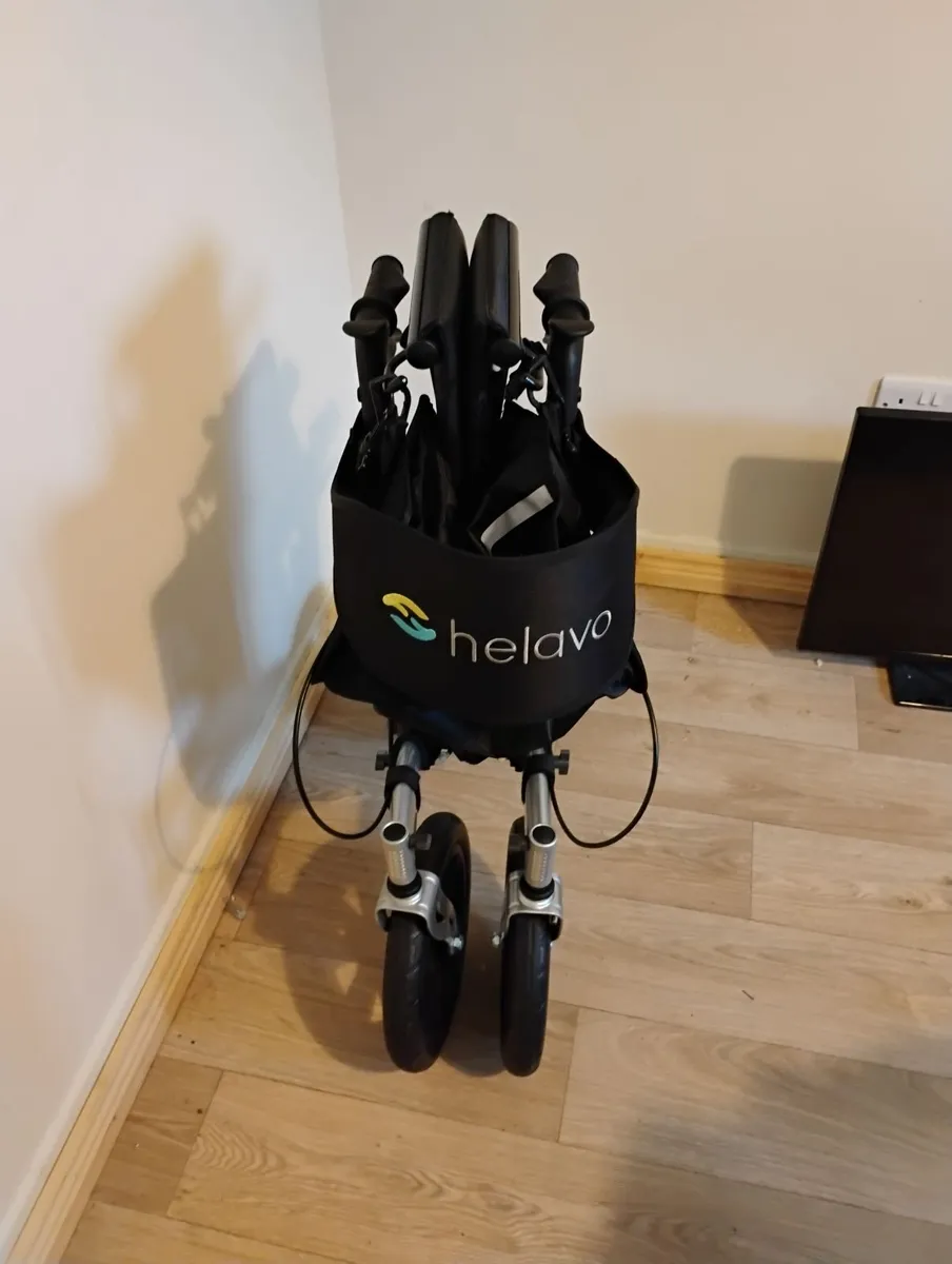 Walker with seat - Image 3
