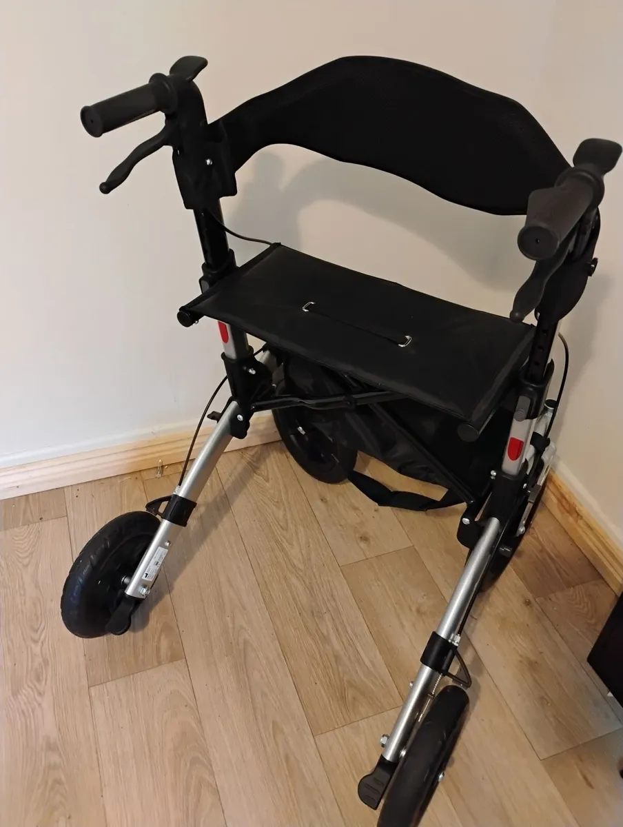 Walker with seat - Image 2