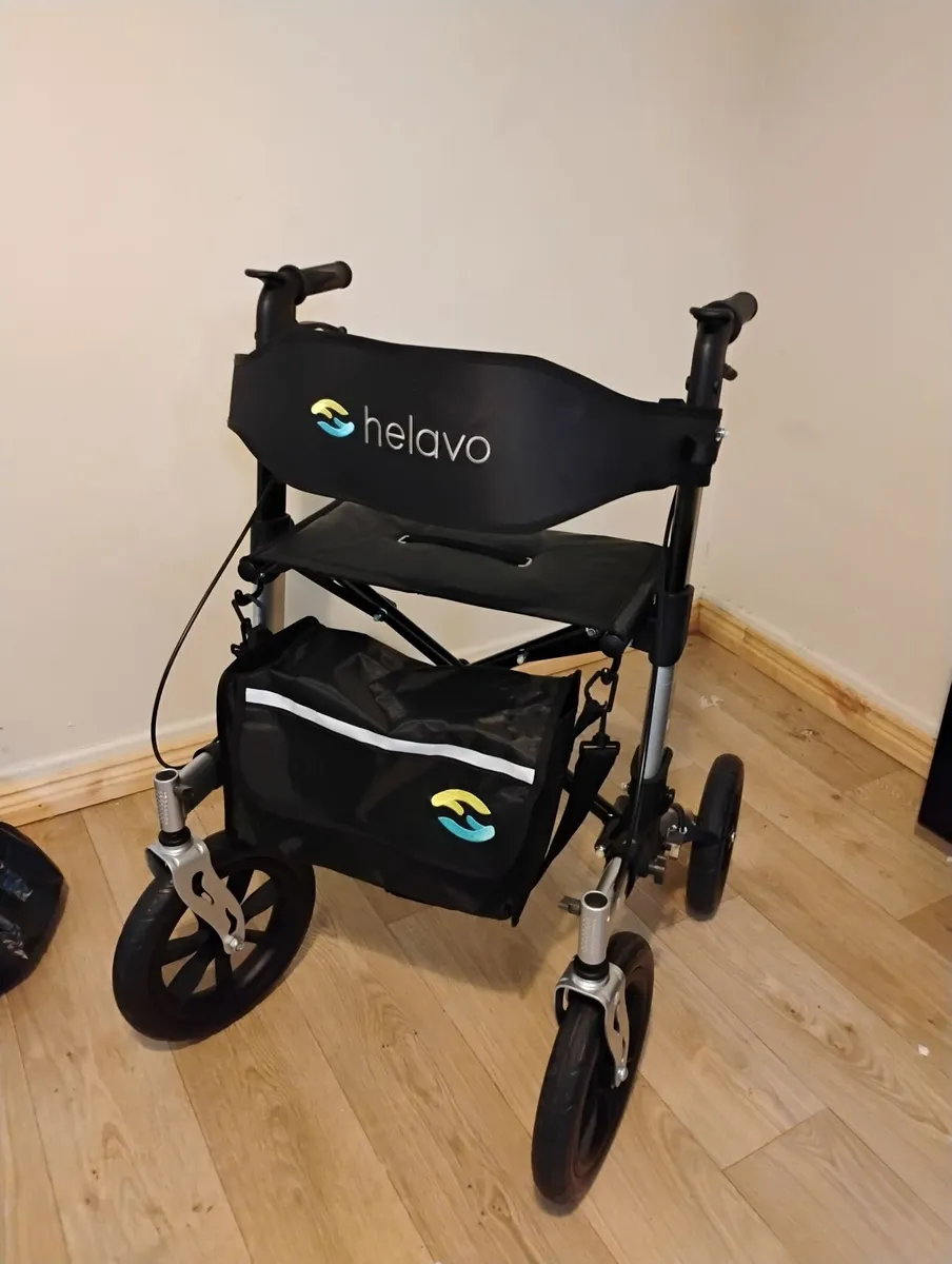 Walker with seat - Image 1