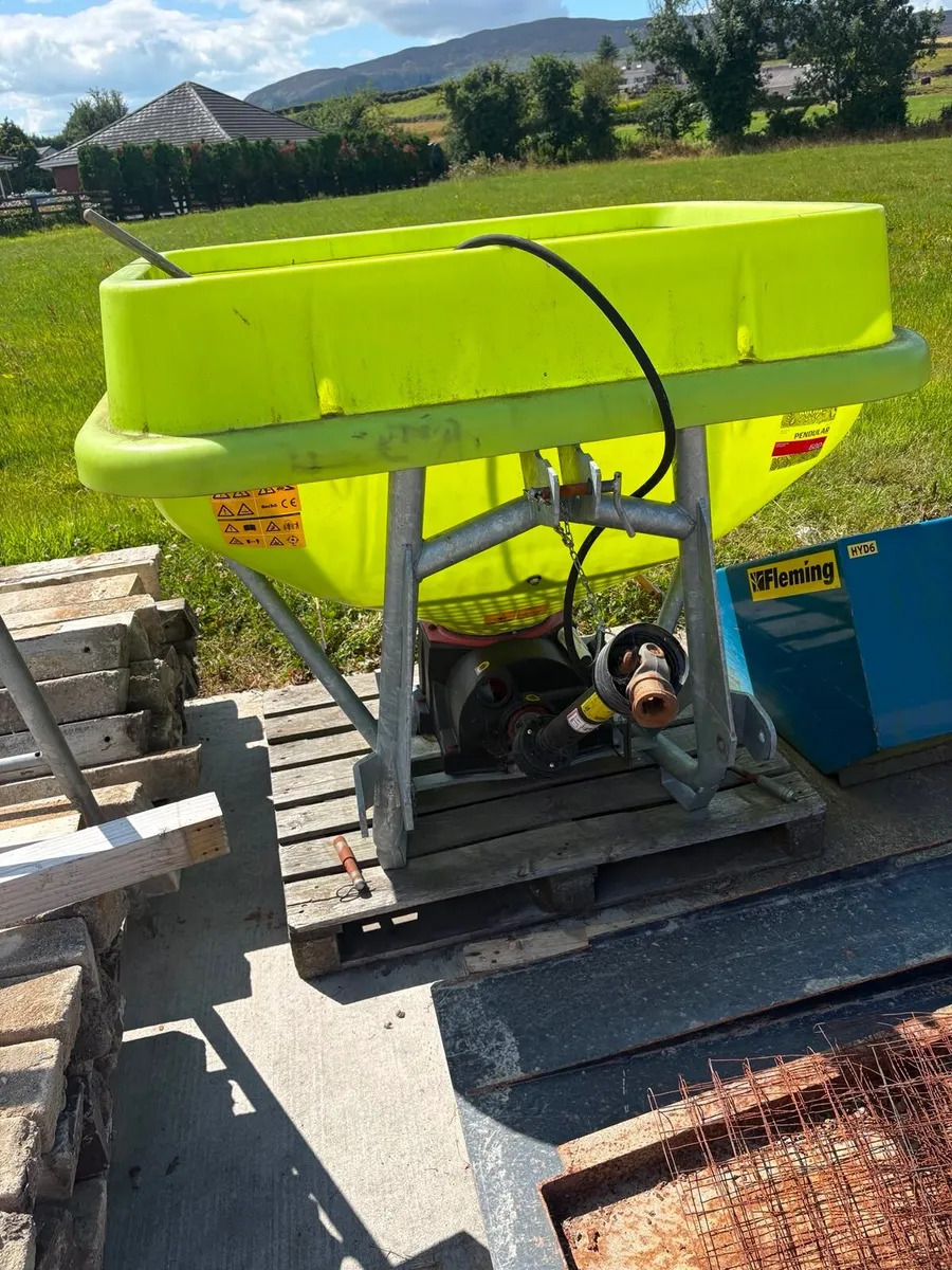 Rocha KP900 fertiliser spreader