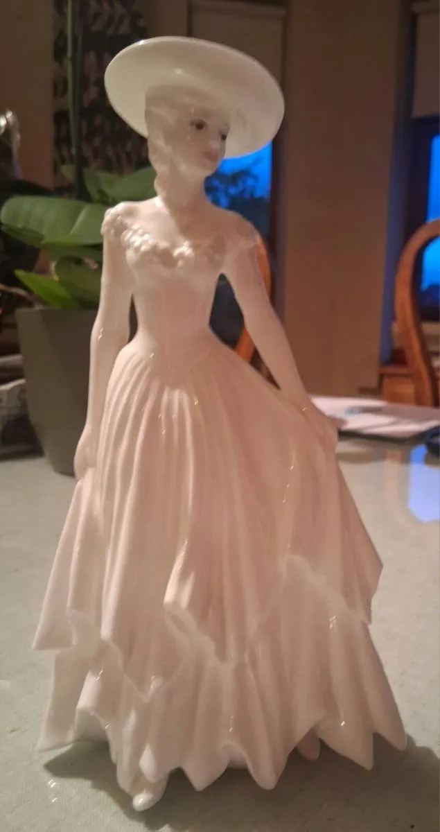 Coalport figurine - Image 1