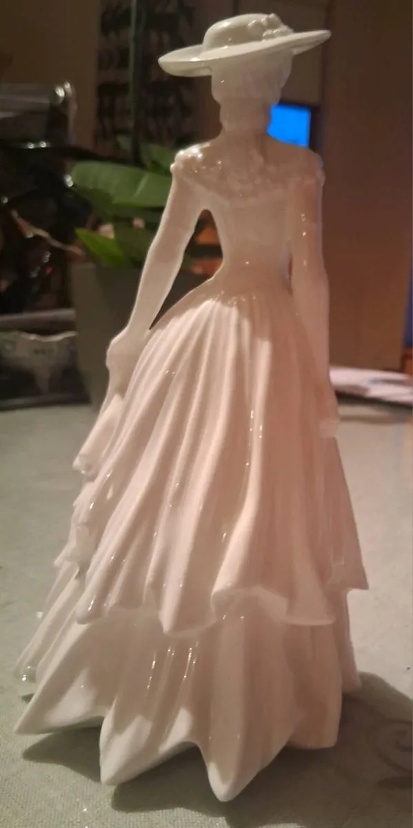 Coalport figurine - Image 2