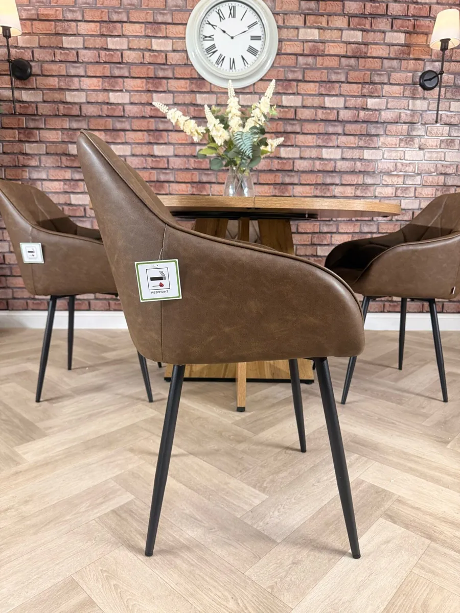 *New* oak style pedestal kitchen table & 4 chairs - Image 4