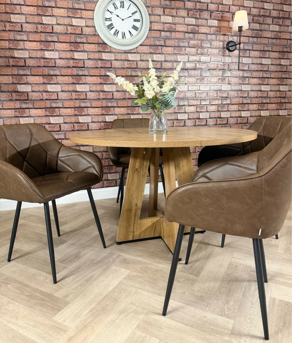 *New* oak style pedestal kitchen table & 4 chairs - Image 2