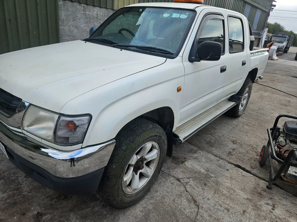 Toyota Hilux 2004 - Image 2