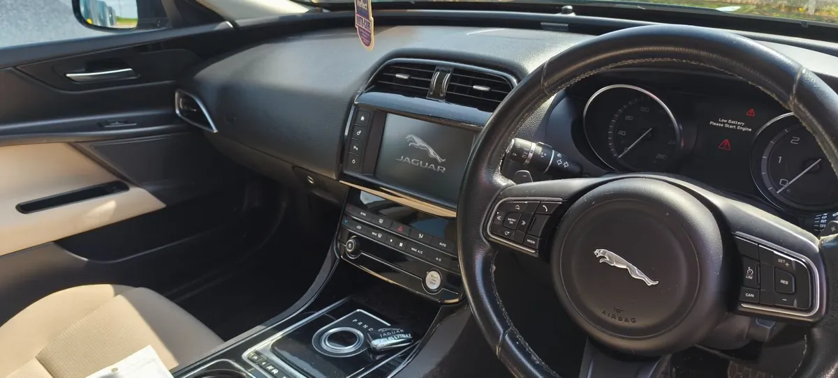 Jaguar xe 2.0D - Image 2