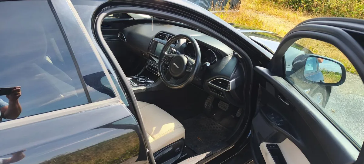 Jaguar xe 2.0D - Image 4