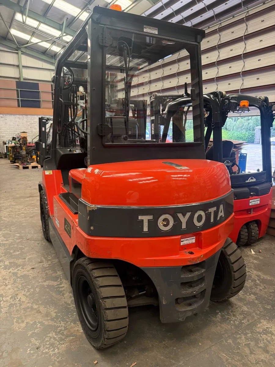 Forklift - Image 2