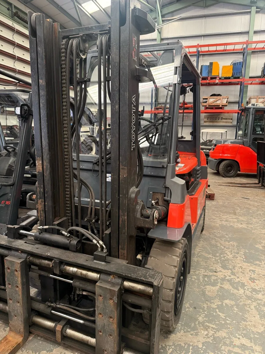Forklift - Image 3