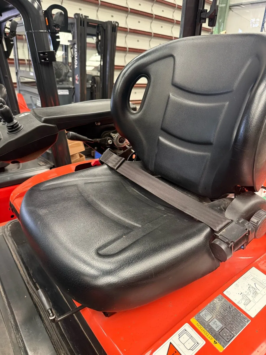 Forklift - Image 4