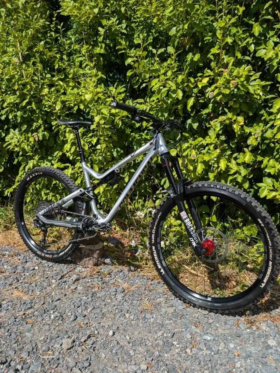Commencal Meta AM V4.2 RACE - Image 2