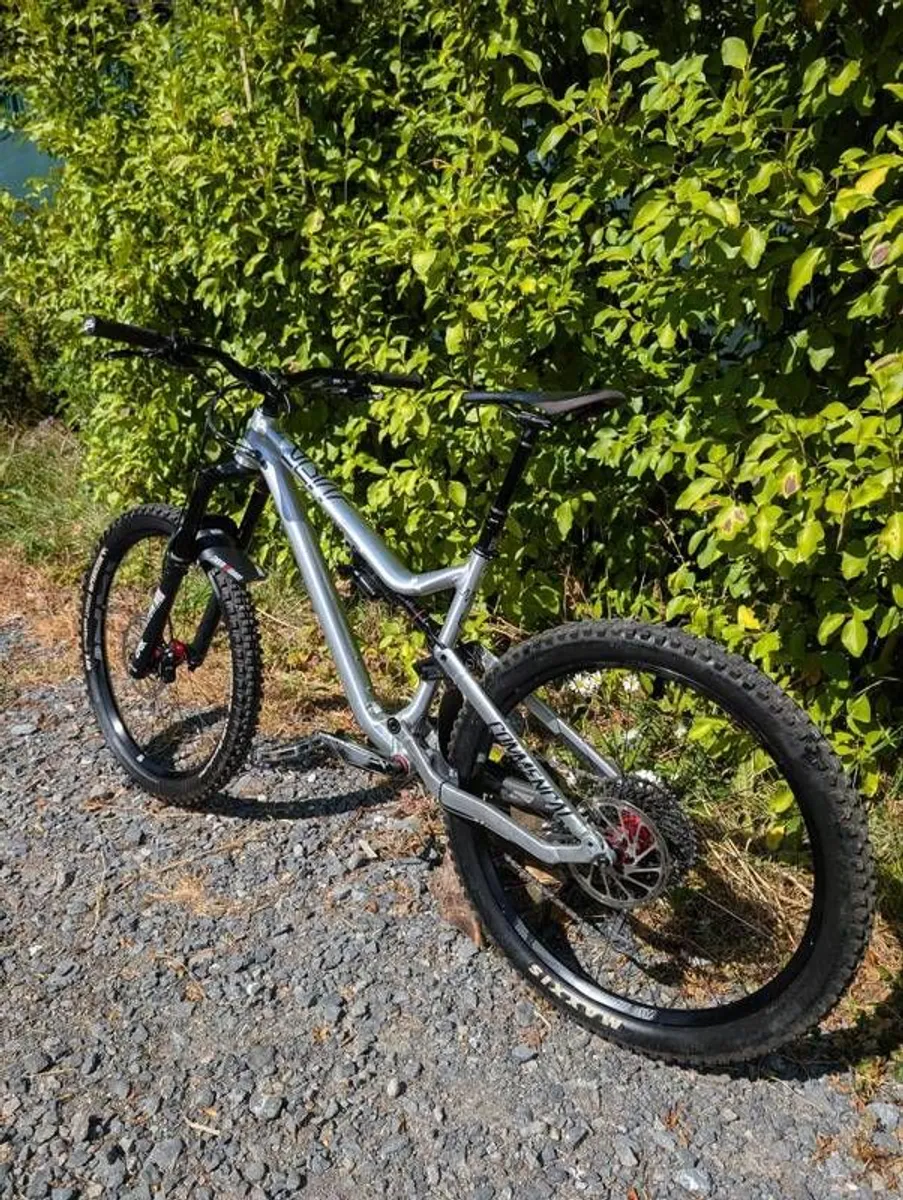 Commencal Meta AM V4.2 RACE - Image 3