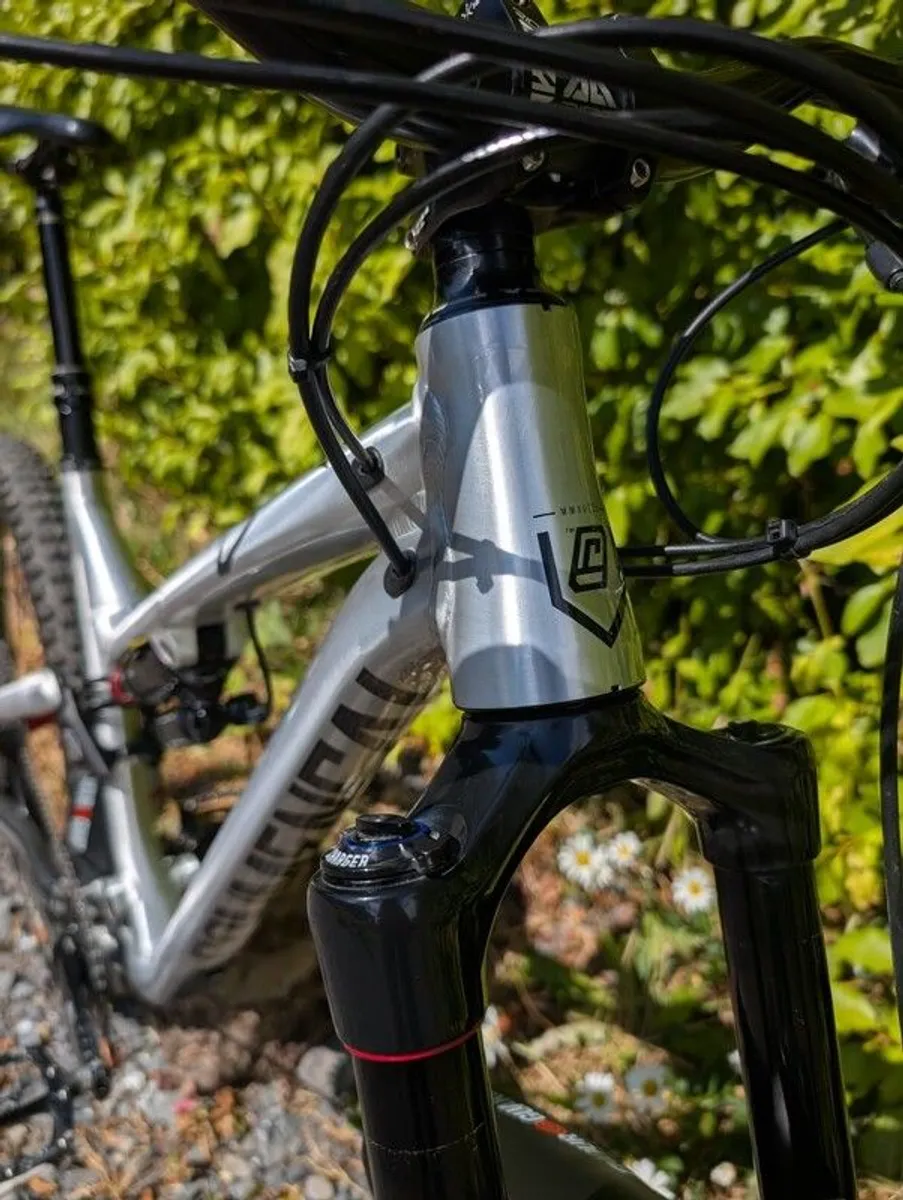 Commencal Meta AM V4.2 RACE - Image 4