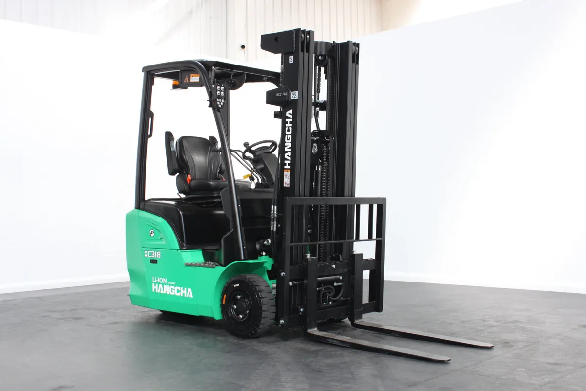 Hangcha XC318 1.8T | Half Cab Lithium Forklift - Image 3
