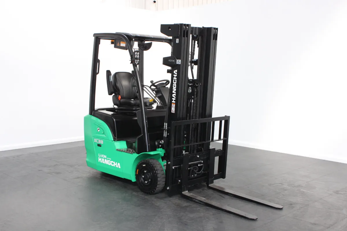 Hangcha XC318 1.8T | Half Cab Lithium Forklift - Image 4