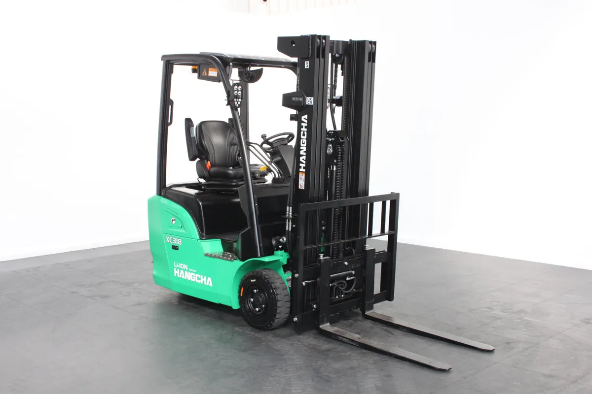 Hangcha XC318 1.8T | Half Cab Lithium Forklift - Image 1