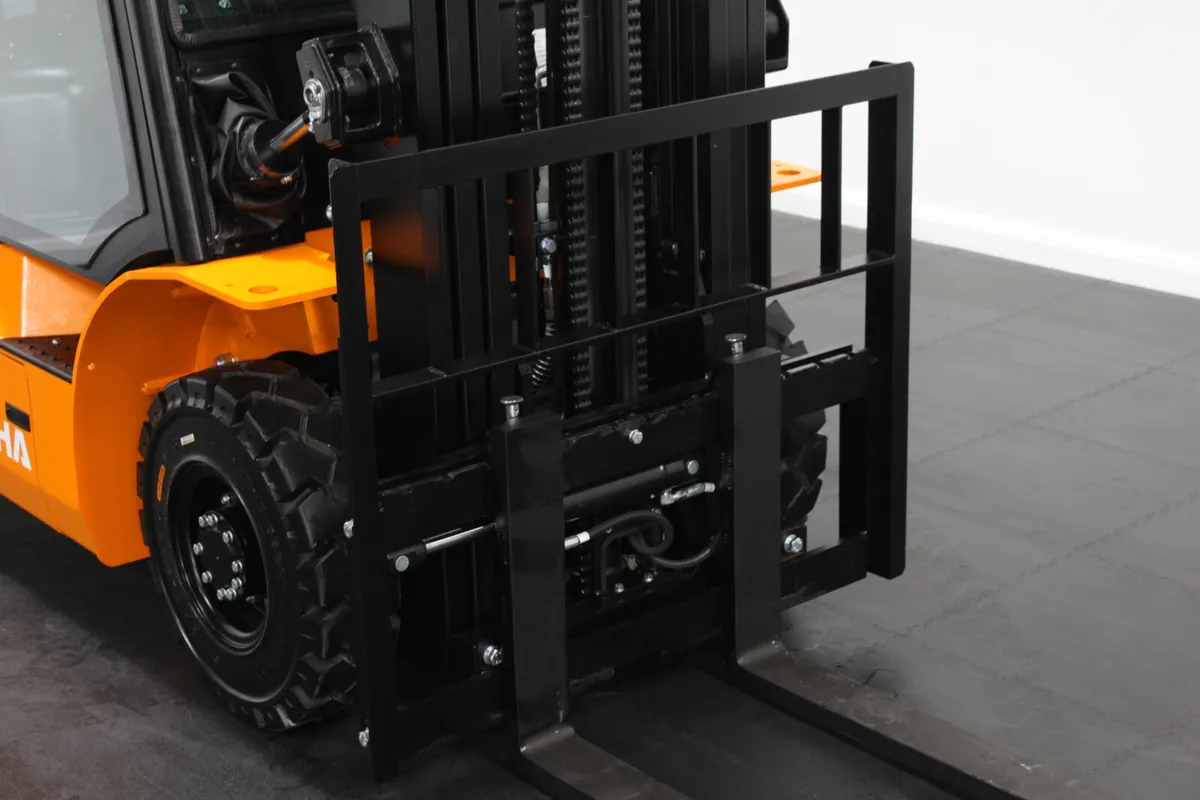 Hangcha XE418 1.8T| Full Cab Lithium Forklift - Image 4