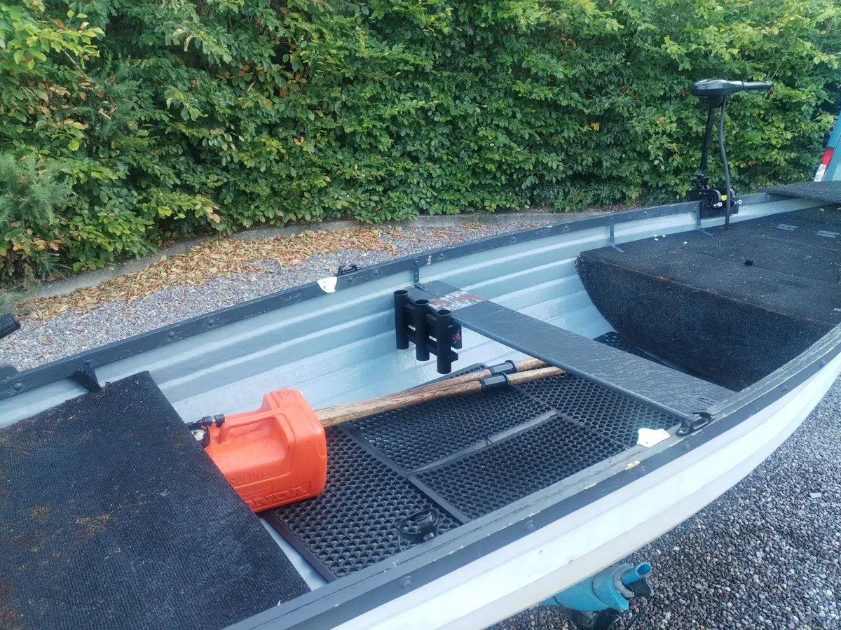 Lovely Fibreglass Fishing Boat - Image 2
