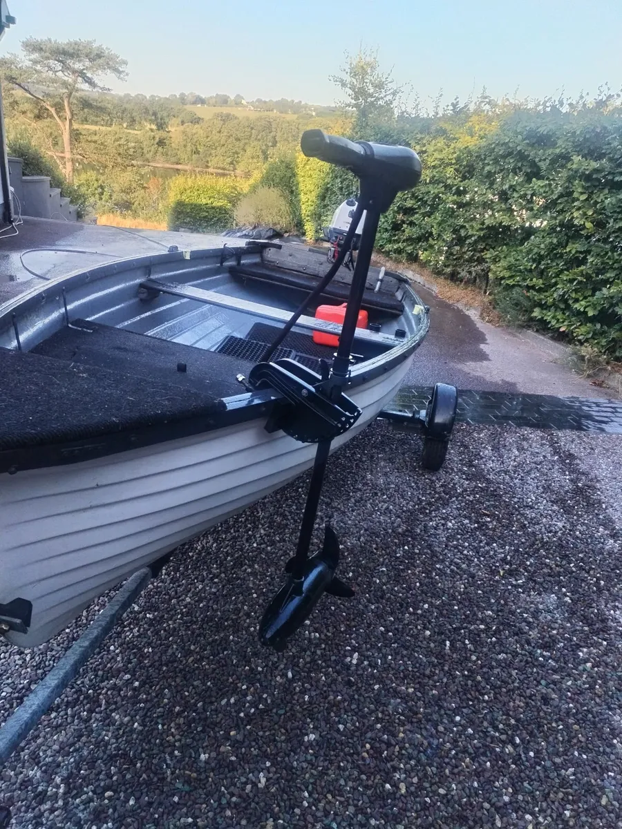 Lovely Fibreglass Fishing Boat - Image 4