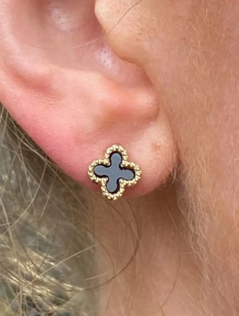 9ct gold onyx quatrefoil earrings from john Ross - Image 3