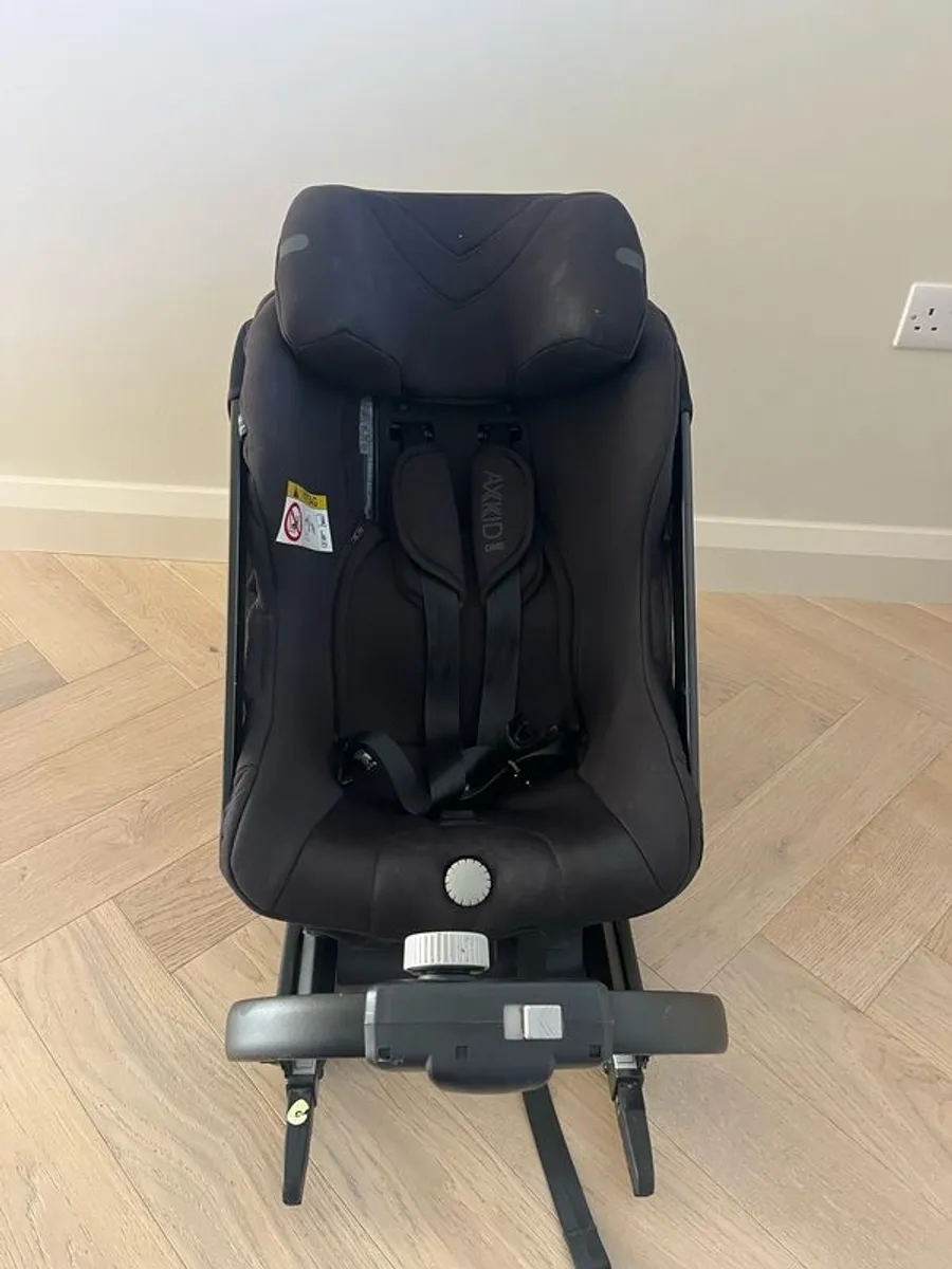 Axkid One car seat - Image 3