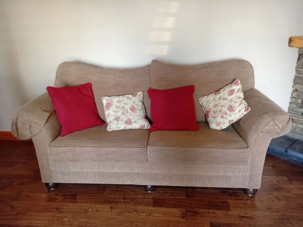 Sofas with matching cushions - Image 2