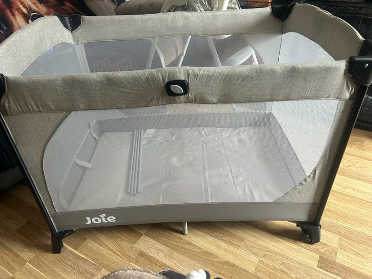 travel cot - Image 1